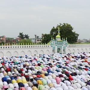 मुस्लिम समुदायले आज ईद उल फित्र पर्व मनाउँदै मुस्लिम समुदायले आज ईद उल फित्र पर्व मनाउँदै