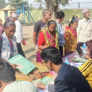 स्वास्थ्य शिविरमा २ सय १६ जनालाई नयाँ कार्ड वितरण 