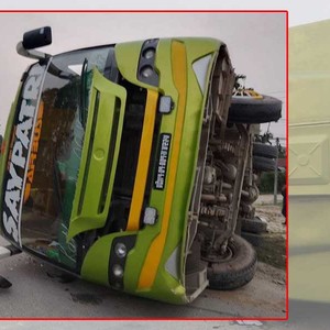 आज एकाबिहानै दुधेमा यात्रुबहाक बस पल्टिदा २३ जना घाइते  