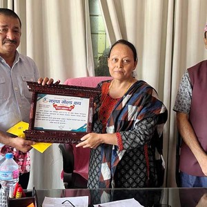 बिर्तामोड नगरका प्रमुख र उप–प्रमुख झापा गोल्डकपका संरक्षक 