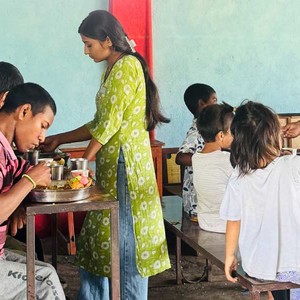 सामाजिक कल्याण फाउण्डेशनले खुवायो बालसरोकार केन्द्रमा आश्रित बालबालिकालाई खाना  