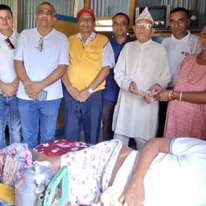 ओछ्यानमै थलिएका बर्देवालाई आर्थिक सहयोग