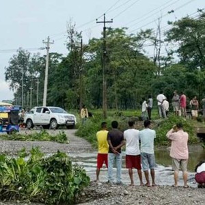 गएराति परेको भारी बर्षाका कारण झापाका सडकमा रहेका डाइभर्सनहरुमा क्षति 