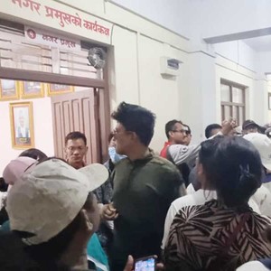हर्क साम्पाङका समर्थकले उप–प्रमुख  बेघामाथि हातपातको प्रयास
