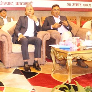 फ्रि भिसा,  फ्रि टिकटमा वैदेशिक रोजगारमा जान पाइने अफवाह मात्र हो, शुल्क लाग्छ : श्रममन्त्री भण्डारी