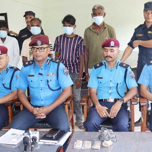 झापामा ठूलो मात्रामा लागू औषधसहित  कारोवारी पक्राउ पर्ने क्रम वढ्दो  