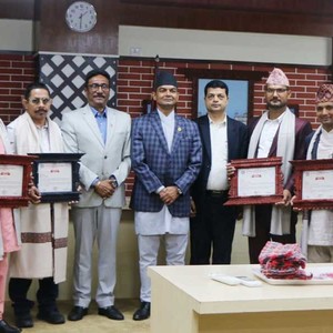 विदेशबाट फर्केर उद्यमी बनेका ८ जना युवा सम्मानीत, झापाका पोखरेल यस बर्षको उत्कृष्ट उद्यमी  