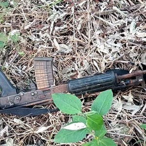 बिर्तामोडमा भेटियो हतियार, झापाबाट लुटिएका २२ नाल हतियार अझै भेटिएन ! बिर्तामोडमा भेटियो हतियार, झापाबाट लुटिएका २२ नाल हतियार अझै भेटिएन !