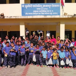 जन्मोत्सवमा बालबालिकालाई न्यानो सुइटर तथा खाजा जन्मोत्सवमा बालबालिकालाई न्यानो सुइटर तथा खाजा