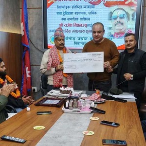 बिर्तामोड उद्योग वाणिज्य संघको व्यवसायी सदस्य राहत कोषमा थप सहयोग, दातालाई सम्मान बिर्तामोड उद्योग वाणिज्य संघको व्यवसायी सदस्य राहत कोषमा थप सहयोग, दातालाई सम्मान
