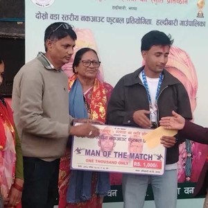 हल्दीवारीमा जारी फुटवलको फाइनलमा वडा नं. ३ र ५ आमने सामने हल्दीवारीमा जारी फुटवलको फाइनलमा वडा नं. ३ र ५ आमने सामने