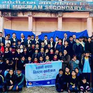 सहारा नेपालद्धारा १२० जना बिद्यार्थीलाई न्यानो कपडा वितरण  