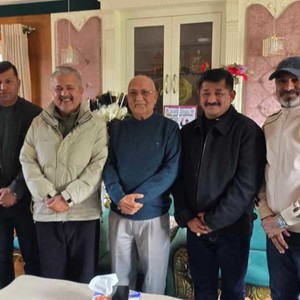 एमाले अध्यक्ष ओली र झापा गोल्डकपको टोलीबीच भेटघाट  