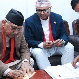 झापा –५ मा ओली र बालेनको मनोनयन दर्ता