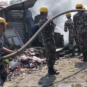  बुट्टाबारीको सिरक गोदाममा आगलागी, ६० लाख क्षति  