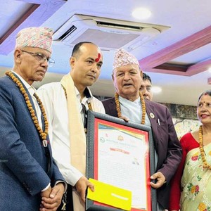 पत्रकार पुष्प खड्का पुरस्कृत