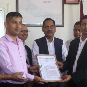 सरकारी निर्णय सच्याउन सञ्चारमन्त्री र मुख्यमन्त्रीलाई झापाबाट ज्ञापन पत्र सरकारी निर्णय सच्याउन सञ्चारमन्त्री र मुख्यमन्त्रीलाई झापाबाट ज्ञापन पत्र