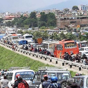 लामो दूरीका सवारीसाधनको आवागमनमा रोक 