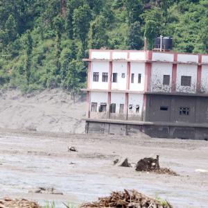 बाढीमा परेका ६७५ जनाको शव फेला, अझै २ हजार ४९८ जना सम्पर्कविहीन बाढीमा परेका ६७५ जनाको शव फेला, अझै २ हजार ४९८ जना सम्पर्कविहीन