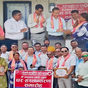 नेकपा झापाद्धारा बिपन्न तथा एकल महिला इन्द्रमाया खातीका लागि निर्माणसँगै हस्तान्तरण