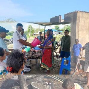 सहारा नेपाल साकोस अन्तरगत भौडाहा सेवा केन्द्रद्धारा आगलागी पिडीतलाई अति आवश्यक सामाग्री वितरण सहारा नेपाल साकोस अन्तरगत भौडाहा सेवा केन्द्रद्धारा आगलागी पिडीतलाई अति आवश्यक सामाग्री वितरण