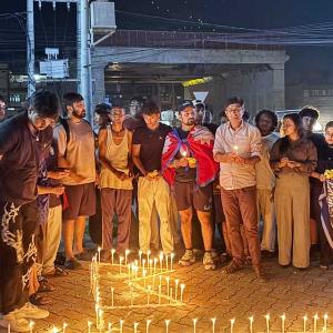 जेम्स फिटनेस सेन्टरद्धारा बाढीमा ज्यान गुमाउनेको सम्झानामा चारपानेमा दीप प्रज्वलन 