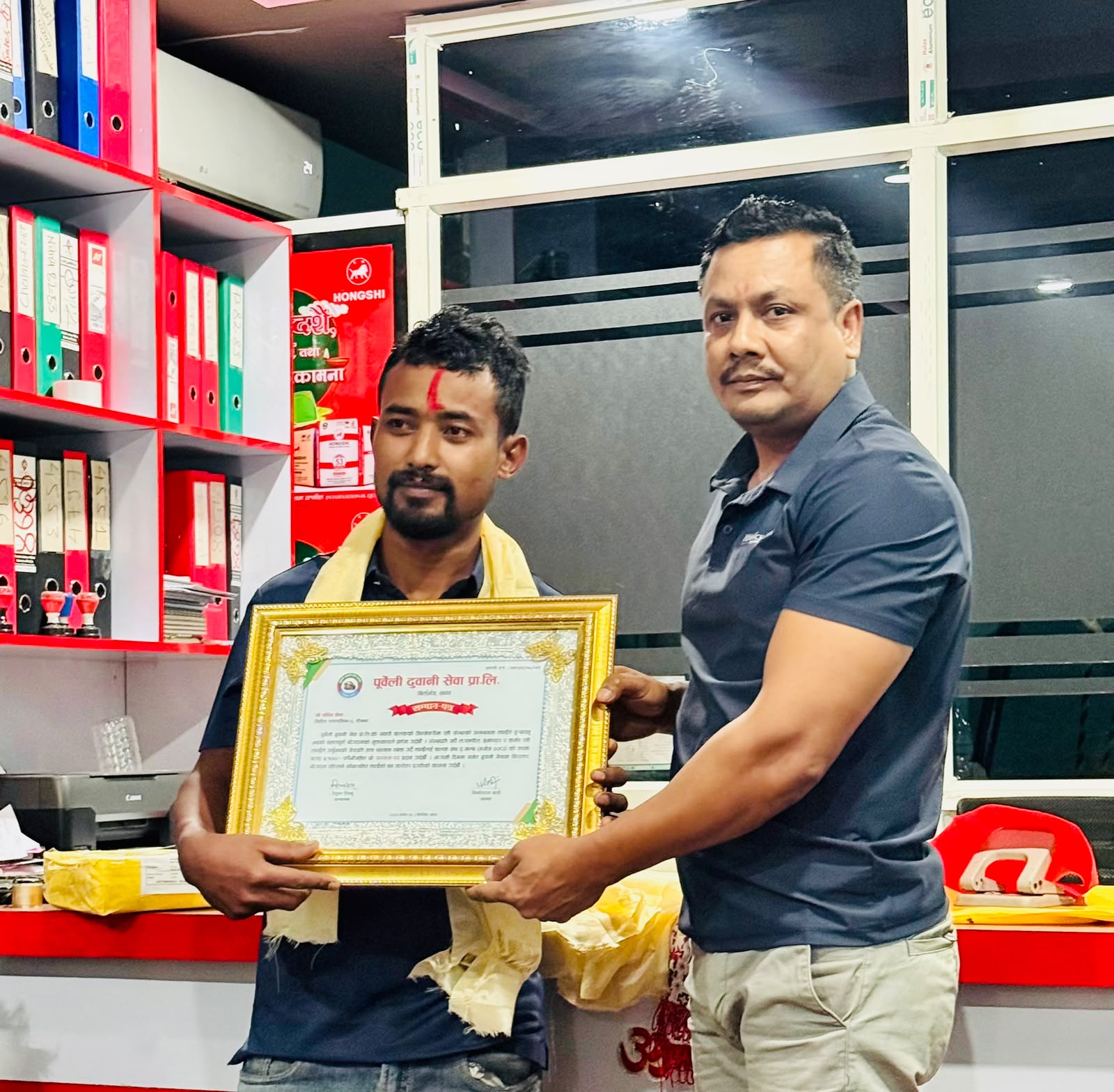 पूर्वेली ढुवानी सेवा प्रा.लि द्वारा असोज महिनाको ‘चालक अफ द मन्थ’ प्रदान